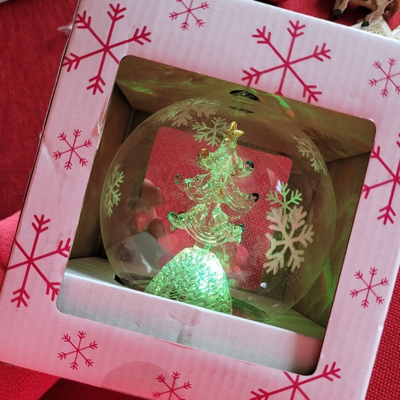 Robert Stanley Glass LED Ornament - Picture 2 of 15